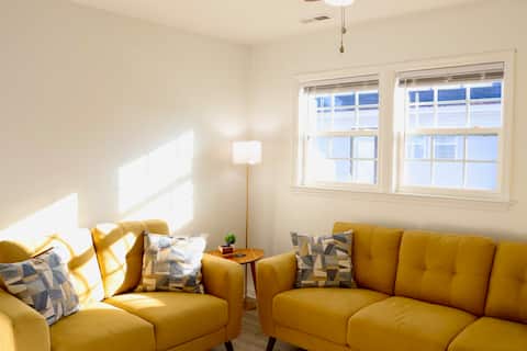 2BR Retro Duplex Off I-95 Close To Outlets