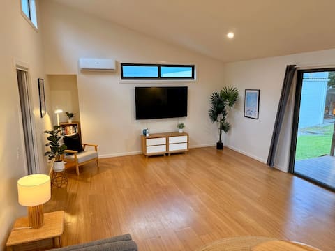 Popular Airbnb listing: Spacious home - walk to beach, shops, restaurants in Cowes