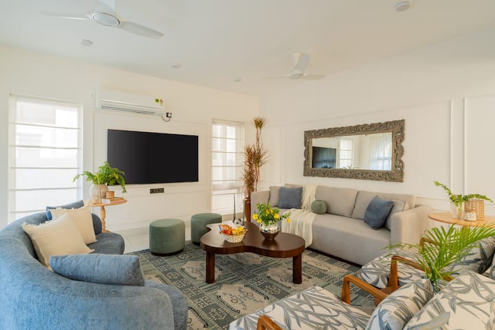 Living room image 6