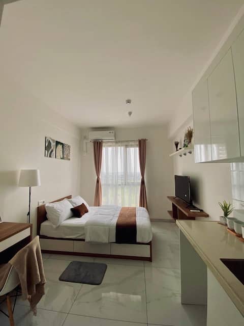 Sky House • Hotel-Style Bed + IKEA 5min