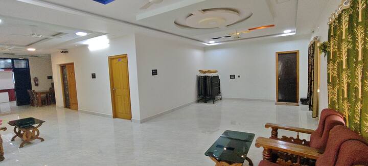 Alexa Homestay Family Suite Room With Breakfast - Tirupati