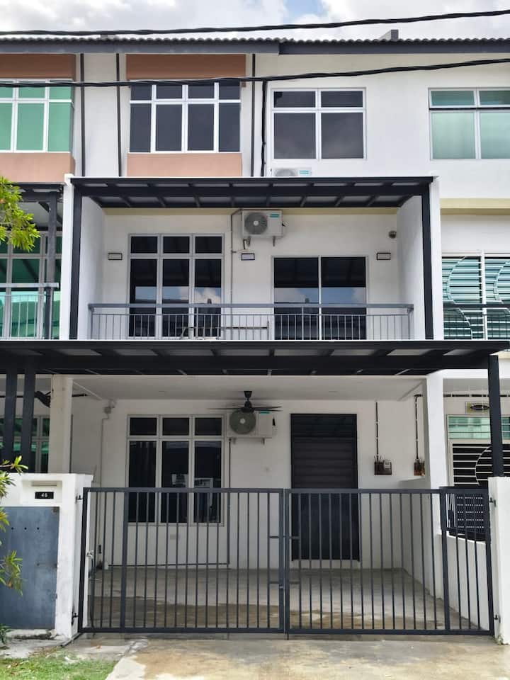 Azzahra Homestay Skj (Near Gamuda Garden) - Selangor