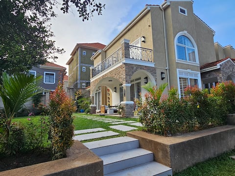 Valley Haven-4br Luxurious Ultra Mordern Villa.