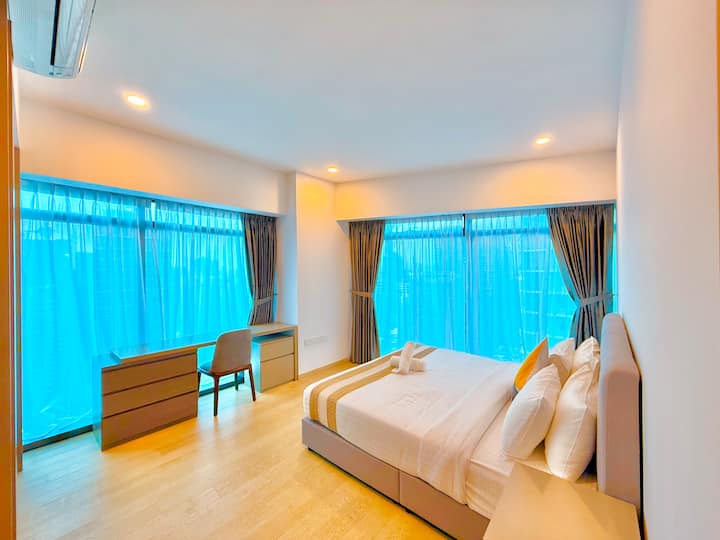 כל הנוף של העיר מחדר השינה