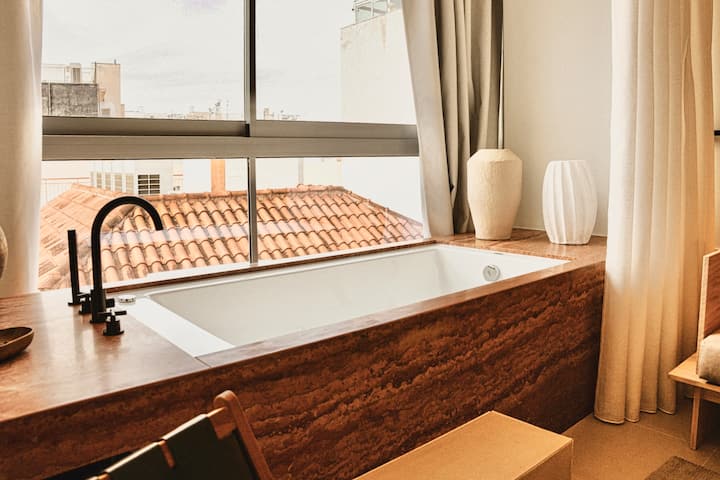 Ermou 18 – Elegant Jacuzzi Suite - Athens