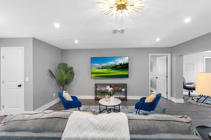 Luxury Golf Retreat W/ Spa Shower & Fenced Yard - Temple Terrace