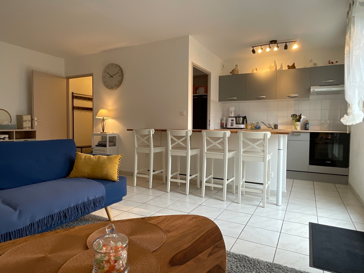 Popular Airbnb listing: Beautiful Quiet F2, Terrace, Parking - Firewood in Beauvais