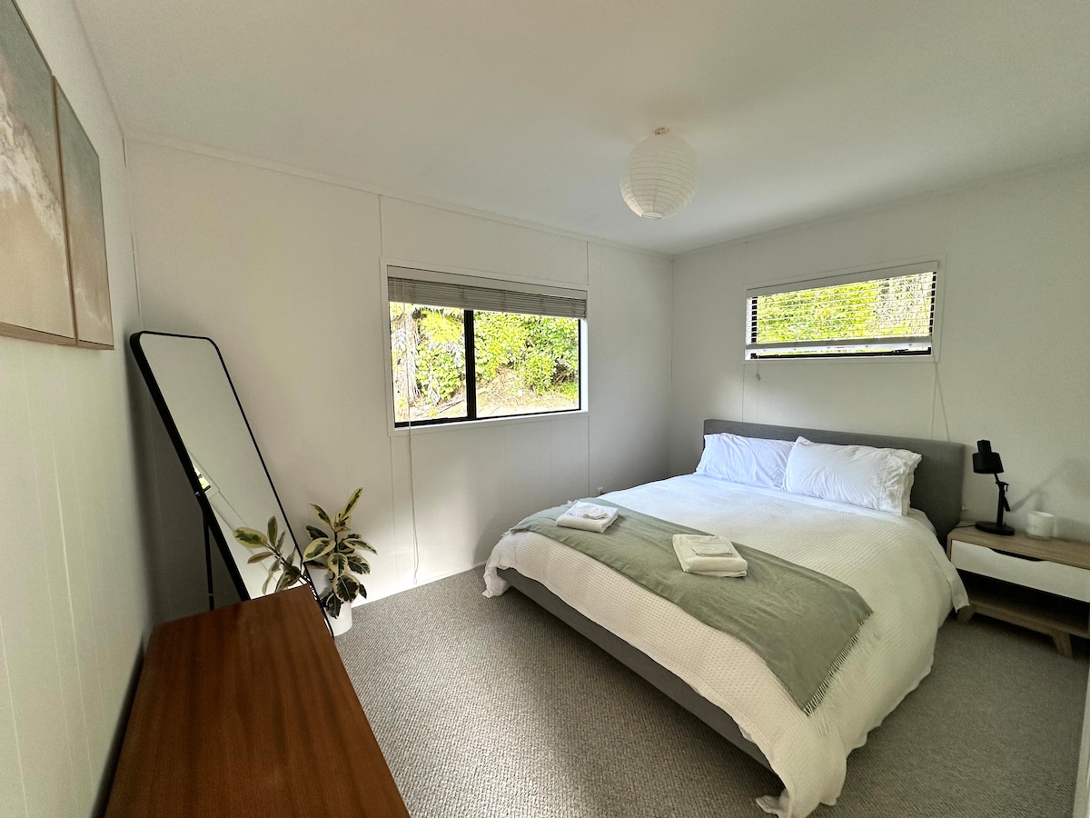 Dormitorio principal con cama tamaño Queen