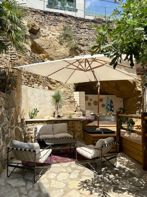 Charming house with private courtyard - Provence