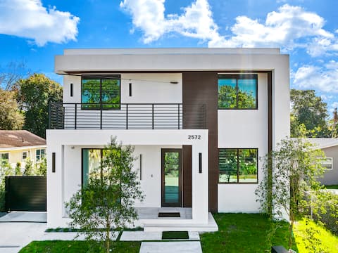 Luxury 5 Bed Villa With Pool - Perfect For Groups!