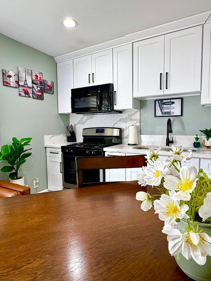 Palm Breeze Retreat Near Disney And Beaches - Garden Grove, CA