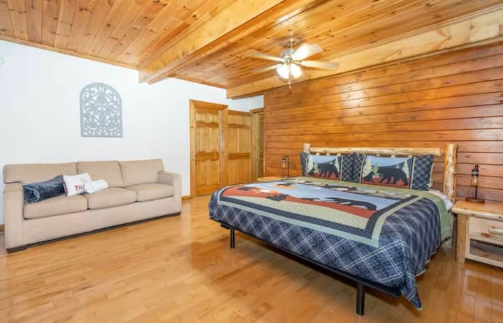 Dormitorio principal en el primer nivel