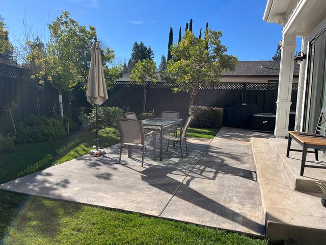 3bd/3.5 bth near Woodside gallery image 2