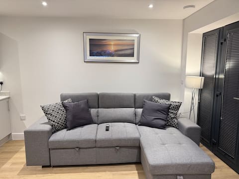 Top Airbnb: Twin+Sofa Bed in Sale Nr Airport & Trafford Centre in Northenden