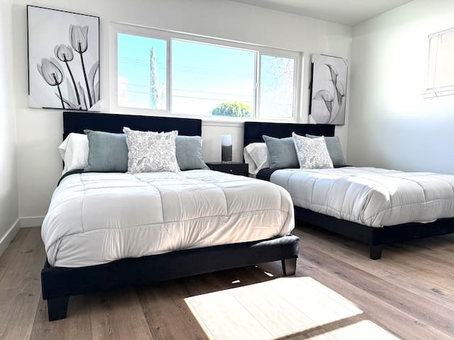 New house/large pool 10 mins to universal studio