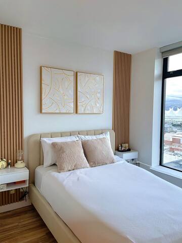 Spacious 2-bedroom Condo with Ocean and City Views gallery image 5