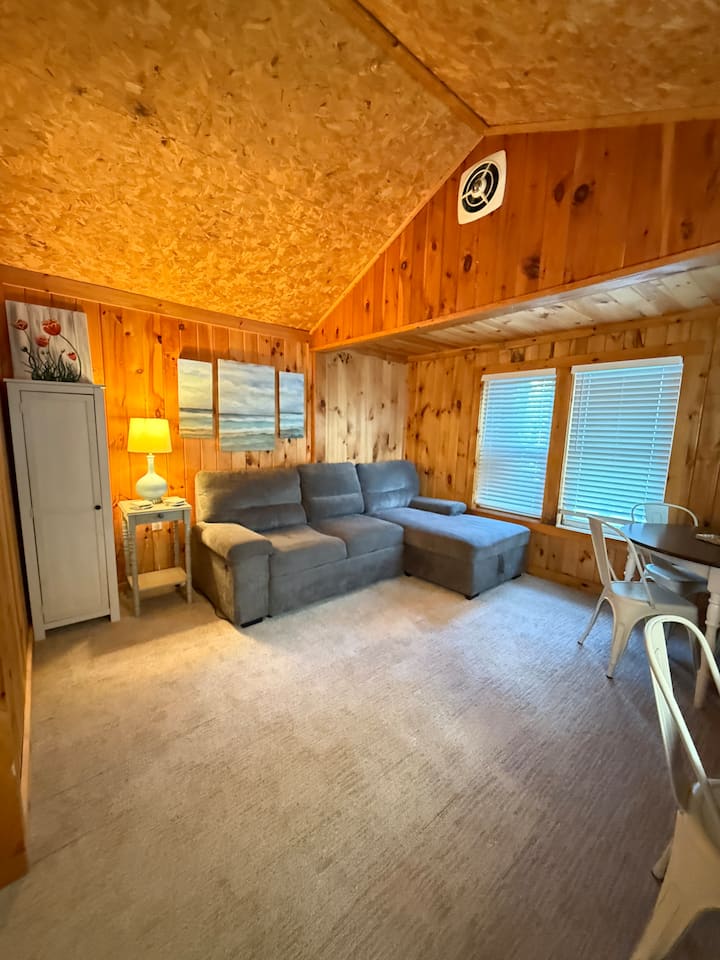 Charming Cottage With Beach & Lake Access - Sylvan Beach, NY