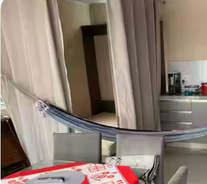 Dormitorio reversilvel with a double bed, being able to transform into a home office