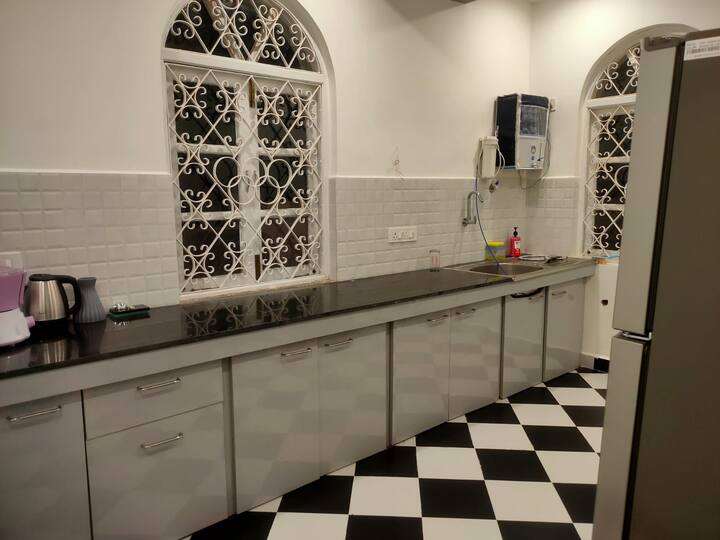 Full kitchen image 2