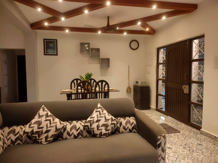 Living room image 4