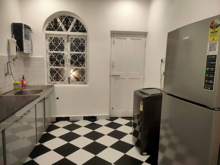 Full kitchen image 1