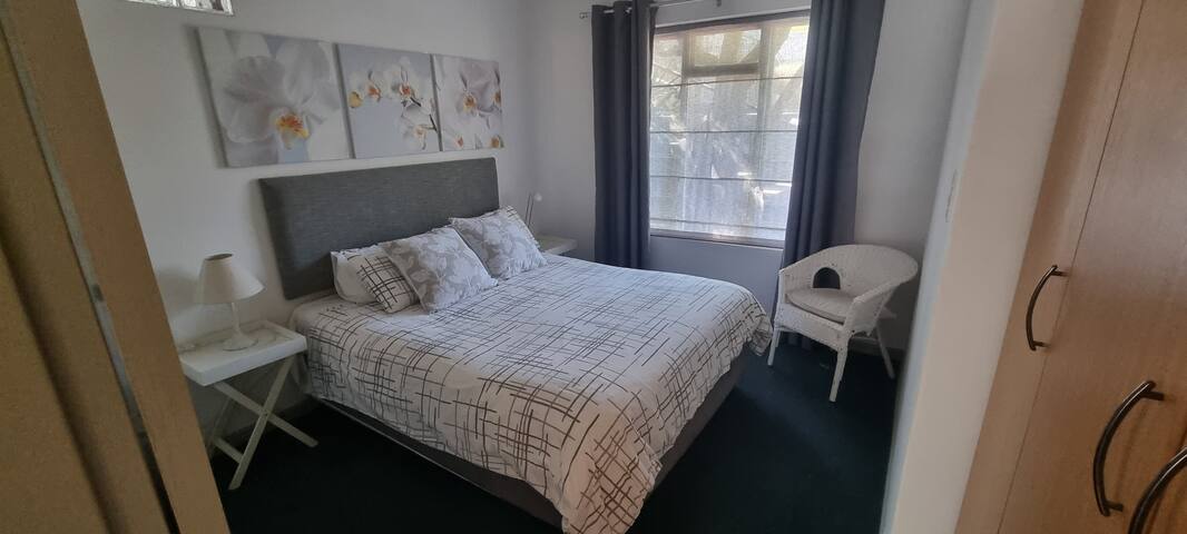 Henshell Cottage gallery image 5