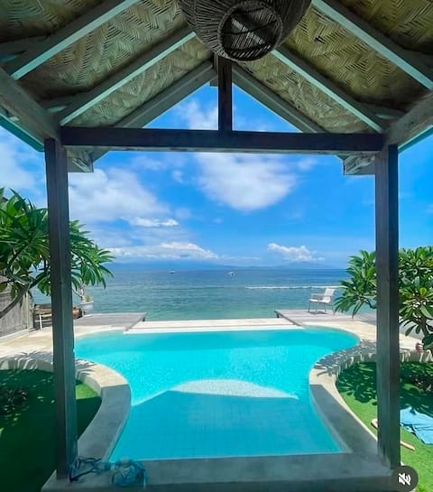 Secret Cottage Ocean Front Villa