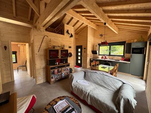 Top performing Airbnb: Single-story chalet, private hot tub, enclosed property in Gérardmer
