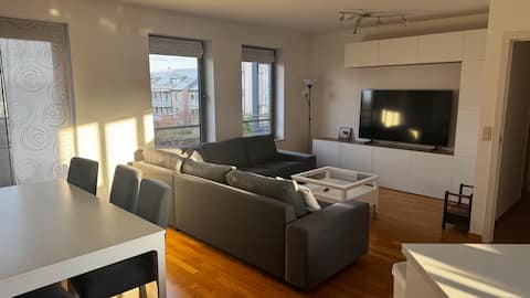 Bright Modern Apt in LLN+parking