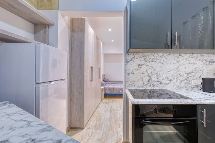 Studio Retreat In The Heart Of Qormi Village, 1 - Malta