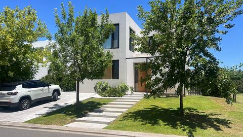 Great house in Nordelta!