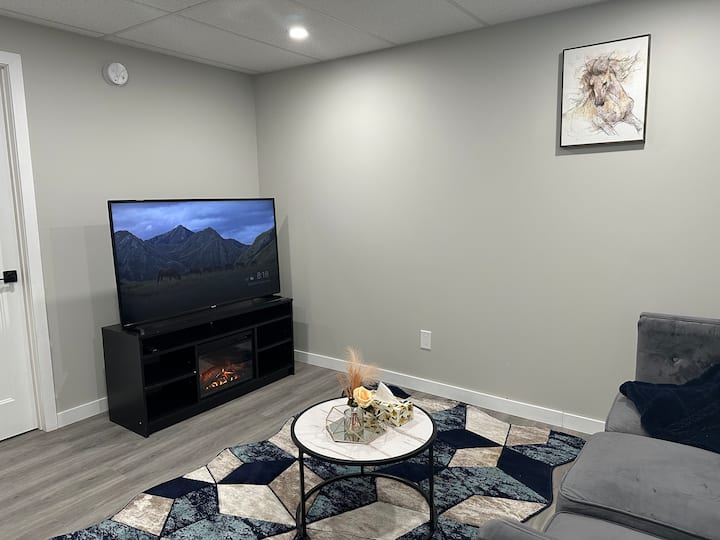 Luxury: Home Away From Home With Private Entrance - Winnipeg