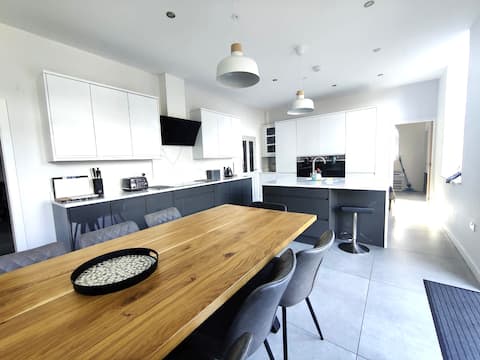 Spacious 5 bedroom chapel.