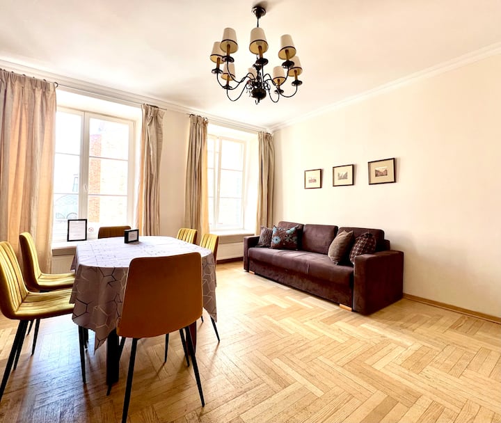 New 3 Room Old Town Cathedral View Family Apt - Warsaw
