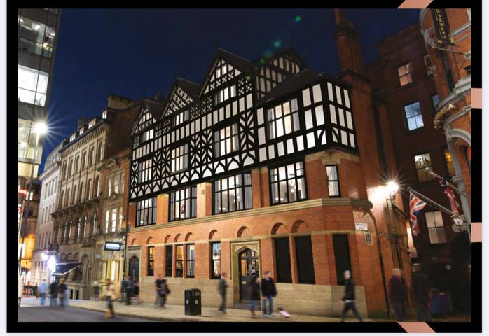 Chambers Residence 5* Luxury | 2BR | Dual Aspect gallery image 5