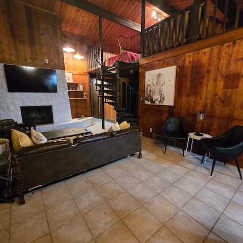 Top performing Airbnb: Spacious Quiet Cabin Home in West Lethbridge in Lethbridge