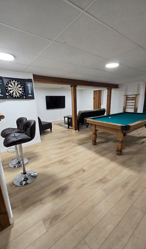 Spacious Quiet Cabin Home in West Lethbridge