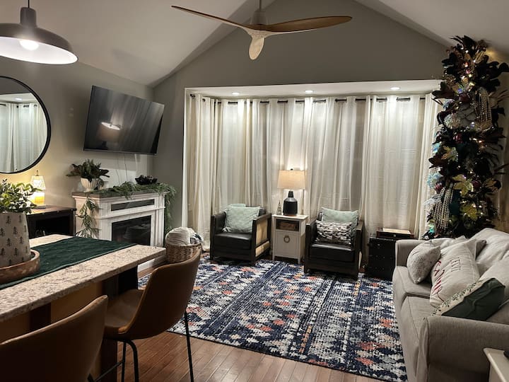 Greenhouse Cottage - Hendersonville, NC