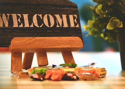 Free Parking
2BR Walk 3 minutes to Skybus & Casino