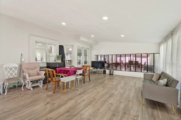 6 Bedroom 7 Beds Near Airport/ontfield - Ontario, CA