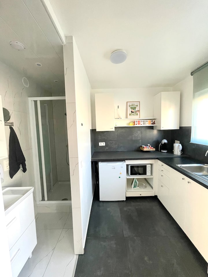 Studio Pour 2 à 4 Personnes + Parking Gratuit - Meise