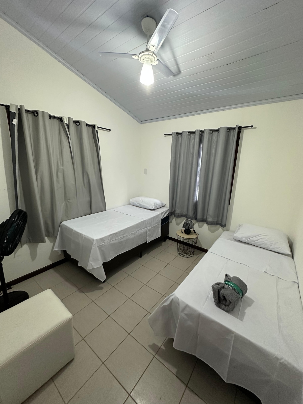 2 camas individuales + 2 colchones adicionales