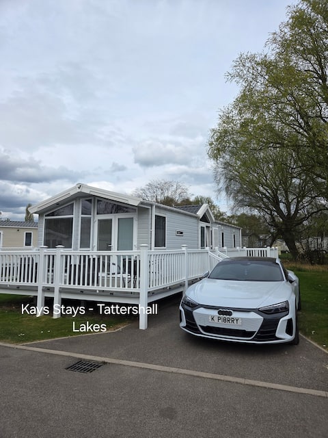 6 Berth Indulgent Lodge with hot Tub