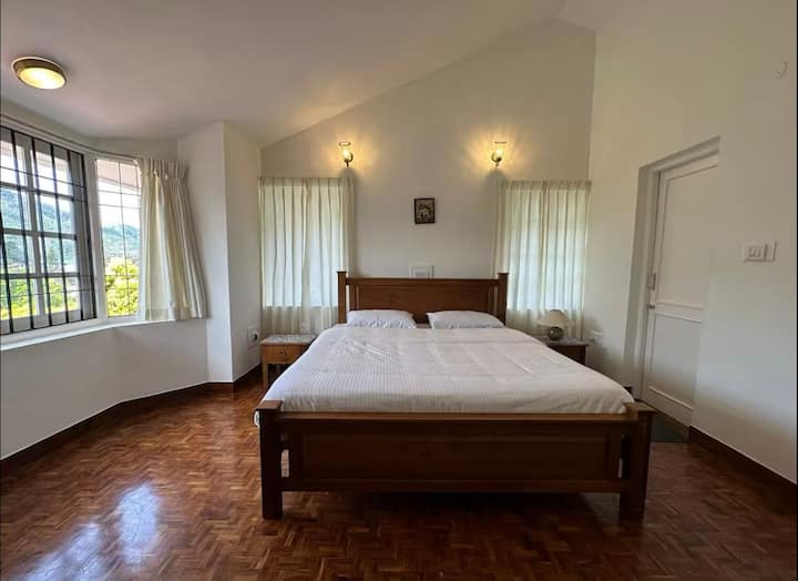 Спална соба 2 со прекрасен поглед на ридови долини и градина