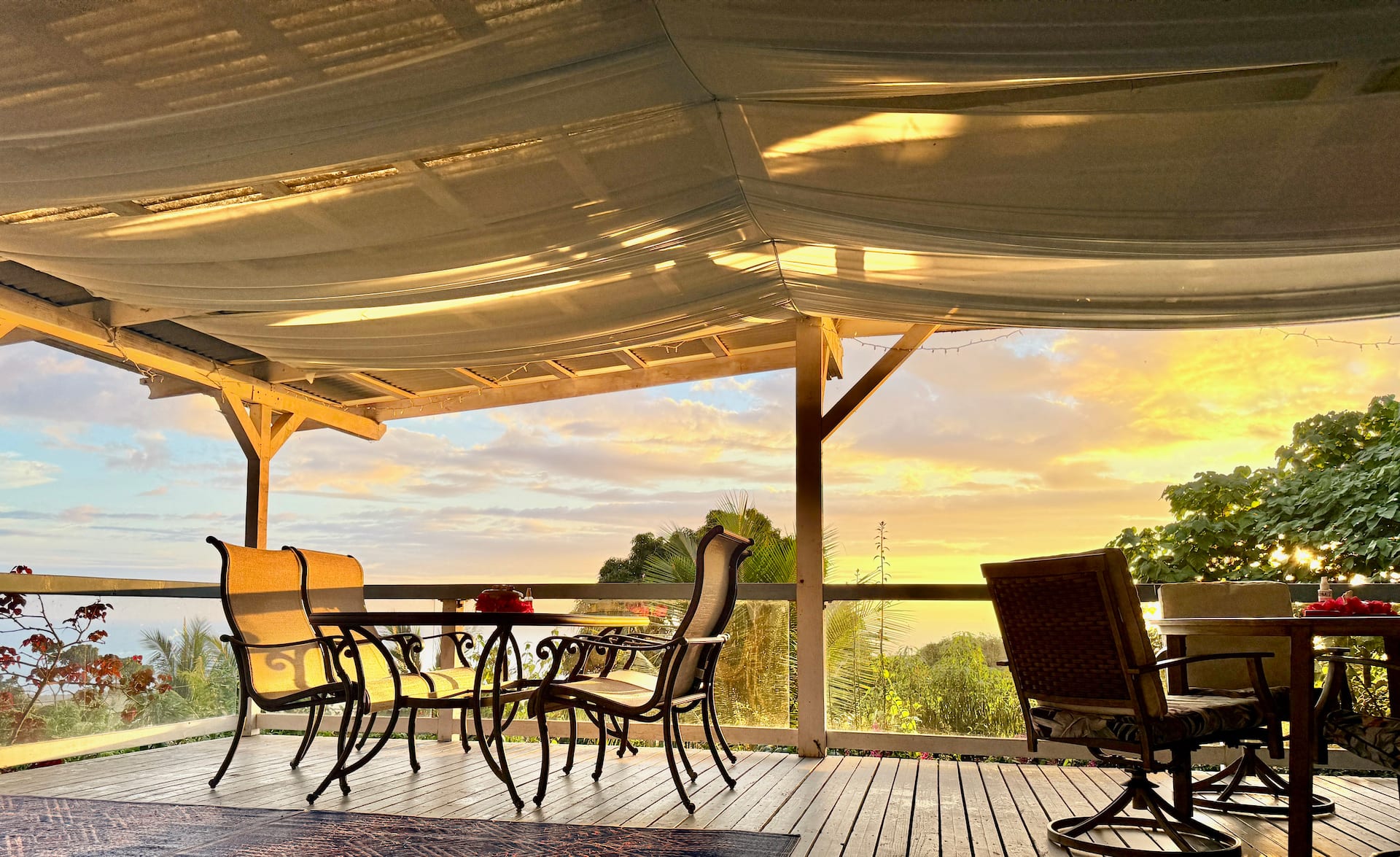 Paliuli Farm Sanctuary patio dining area, group retreat venue Kona Hawaii ocean views