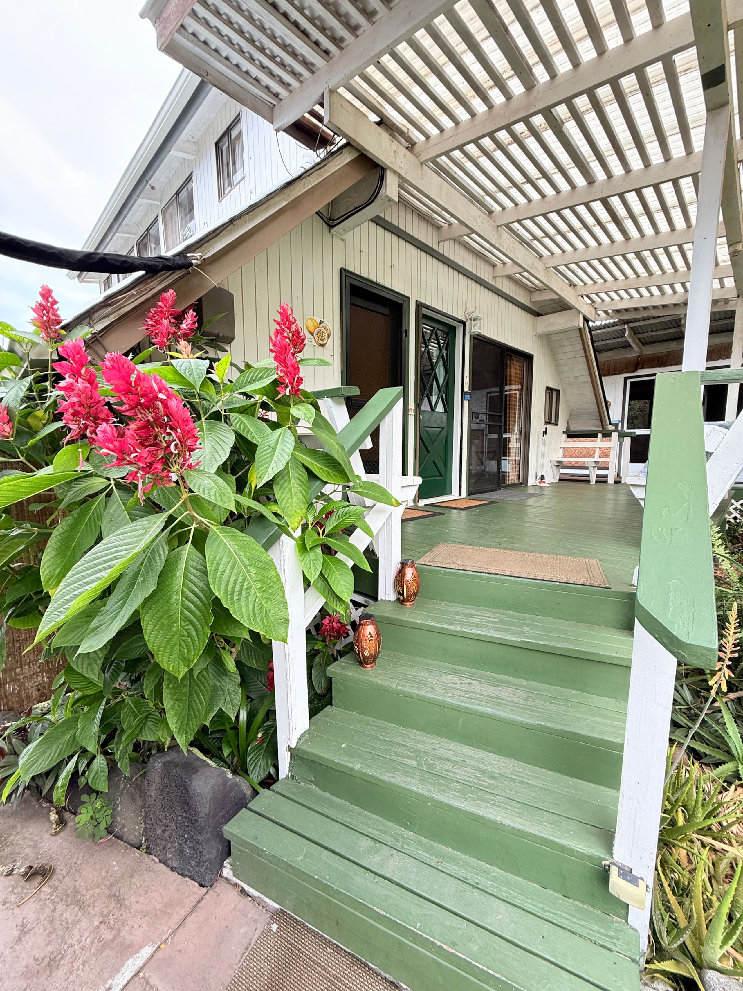 Charming farmhouse with huge oceanview patio lanai - Image 50