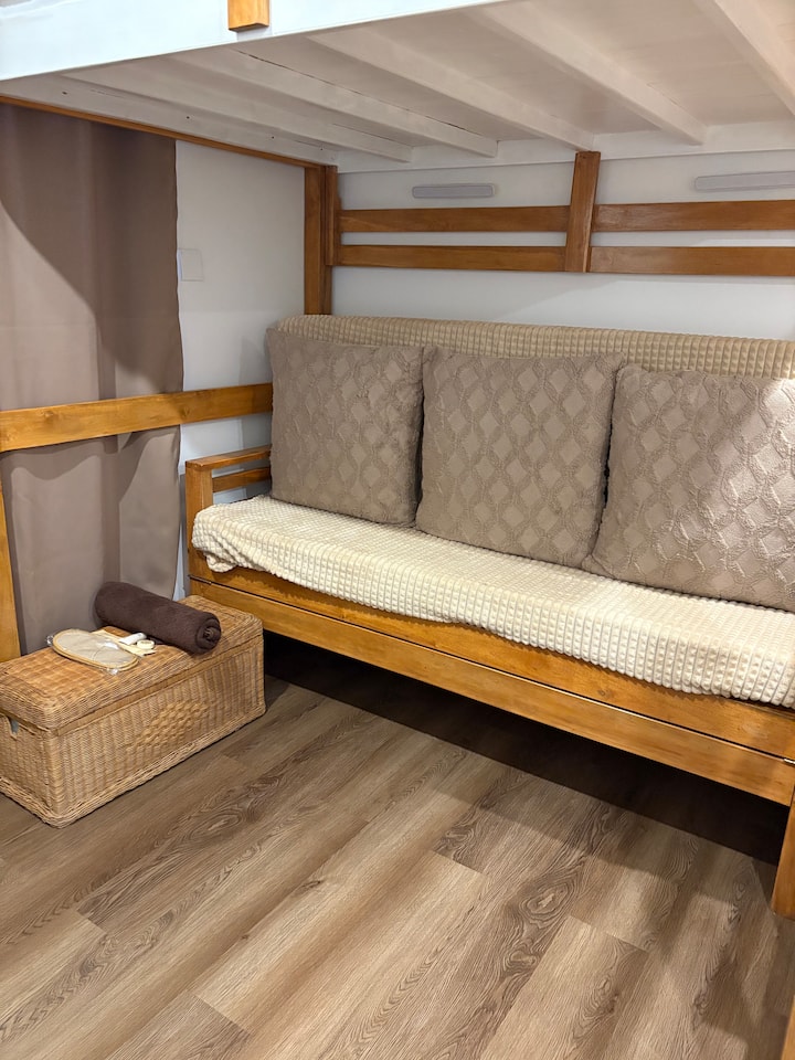 Cozy Baguio Studio | Fast Wi‑fi & Work Desk - La Trinidad