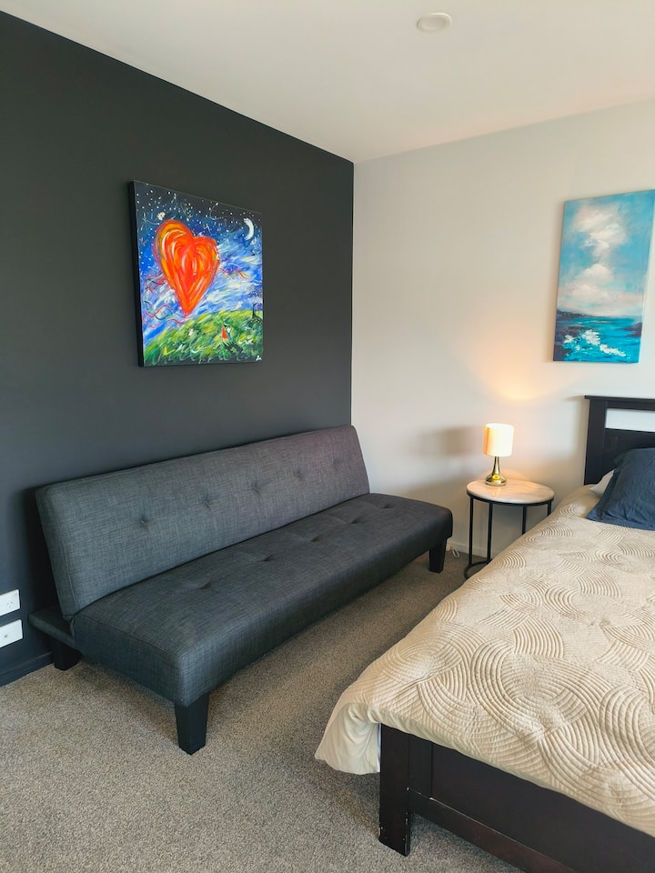 Fully Equipped Modern Studio - King Bed+sofa Bed - 퀸스타운