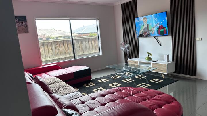 Tilloh Cranbourne Escape - Clyde North
