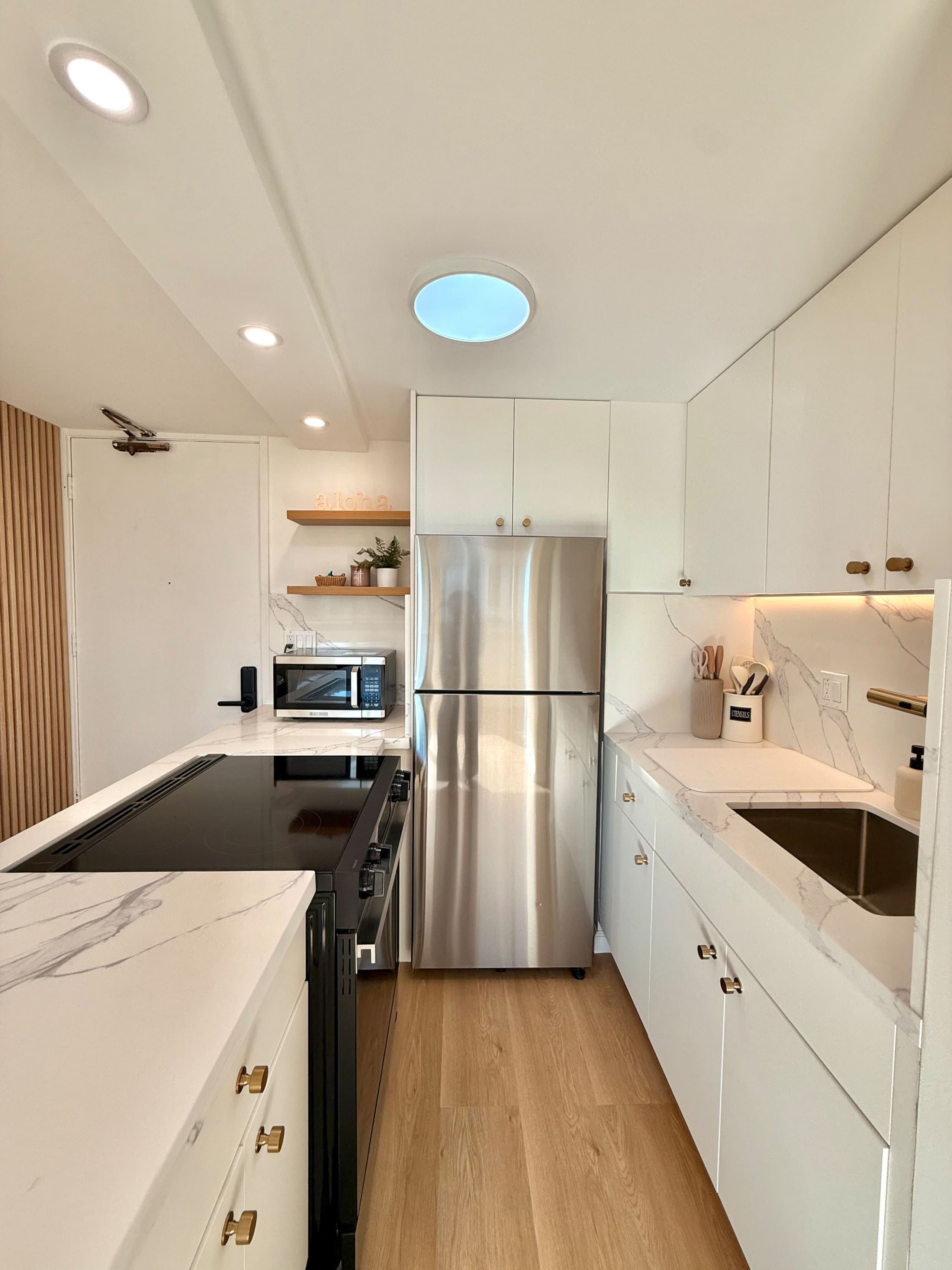 Waikiki City View + Infinity Pool #5 Free parking! - Image 16